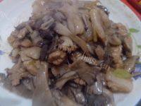 美味可口的蘑菇炒肉