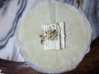 十分诱人的糖葱薄饼做法图解4)