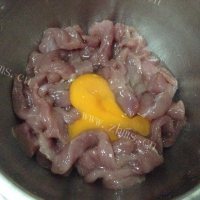 美味的糖醋里脊做法图解2)