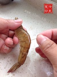 美味的白灼虾做法图解6)