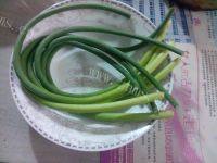 香喷喷的蒜苔炒玉米做法图解1)