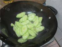 DIY黄瓜炒肉片做法图解6)