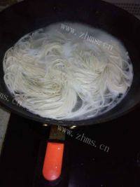 美味的香辣拌面做法图解2)