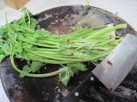家常菜芹菜炒腊肉做法图解3)