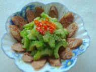家常菜苦瓜炒腊肠做法图解11)