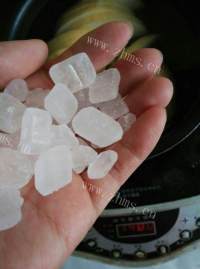 美味的冰糖梨水做法图解4)