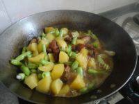 香味四溢的红烧肉炖土豆做法图解7)