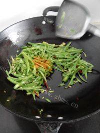 家常菜清炒四季豆做法图解5)