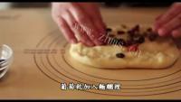 自制葡萄干小餐包做法图解3)