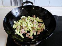 易做的紫菜丝瓜瘦肉汤做法图解4)