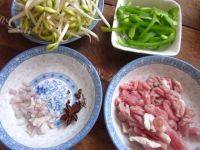 家常菜黄豆芽炒肉丝做法图解1)