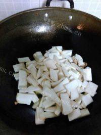 家常菜杏鲍菇炒五花肉做法图解11)