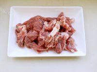 家常的孜然羊肉做法图解2)