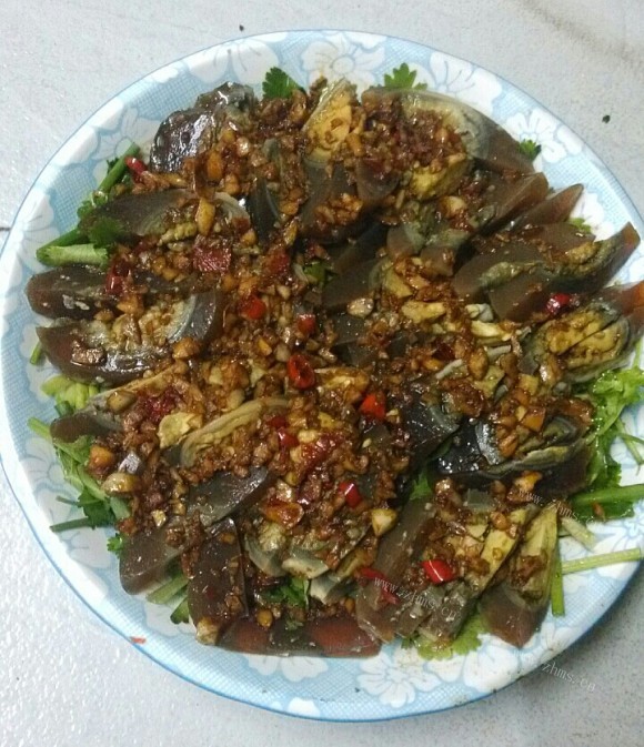 营养丰富的凉拌皮蛋