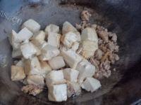 家常菜肉末烧豆腐做法图解8)