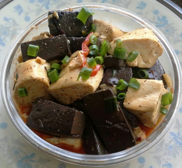脆嫩可口的鸭血豆腐