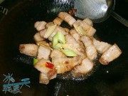 家常菜海木耳炖肉做法图解4)