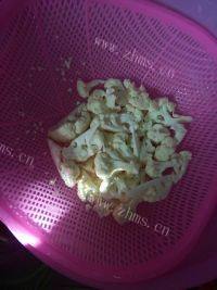 可口的干煸花菜做法图解2)
