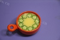 美味的秋葵蒸蛋做法图解4)