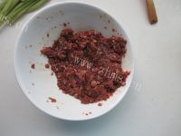 美味的香辣牛肉卷饼做法图解8)