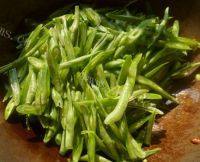 「自创」豆角炒肉做法图解7)