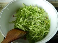 美味的包菜炒粉丝做法图解4)