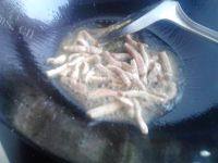 让人怀念的蒜苔炒肉丝做法图解5)