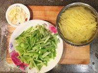 家常菜芹菜炒土豆丝做法图解1)