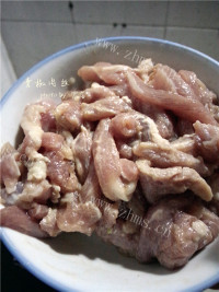 唇齿留香的青椒炒肉做法图解2)