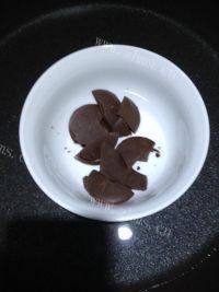 简单的巧克力慕斯做法图解2)