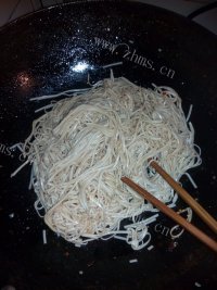 美味的白萝卜炒面做法图解9)