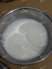 自制酸奶戚风做法图解8)