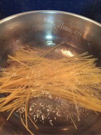 浪漫的黑椒牛肉意面做法图解3)