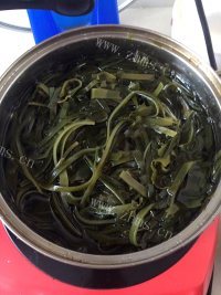家常菜凉拌海带丝做法图解2)