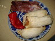 「首发」杏鲍菇炒肉做法图解1)