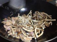 家常菜茶树菇炒肉片做法图解4)