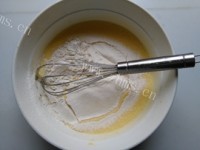 草莓奶油蛋糕卷做法图解5)