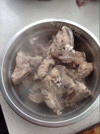 简单版红烧猪脊骨做法图解4)