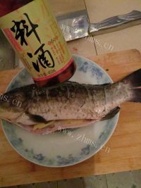 家常菜清蒸鲫鱼做法图解2)