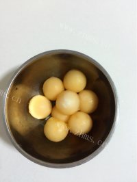 美味的香瓜酸奶盅做法图解6)