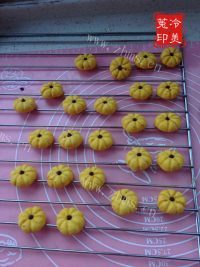 自制南瓜饼干做法图解28)