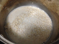 DIY蔓越莓干松子牛奶燕麦做法图解3)