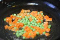 鲜美的菠萝炒饭做法图解9)