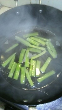 美味四川风味干锅鸡翅根做法图解2)