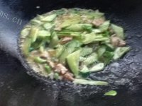 家常菜黄瓜炒肉片做法图解8)
