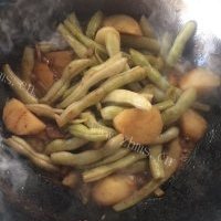 香气浓郁的土豆烧芸豆的做法图解八