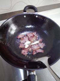 家常菜腊肉炒莴笋做法图解3)