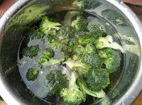 自制肉片西兰花做法图解5)