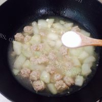 美味的冬瓜肉丸汤做法图解12)