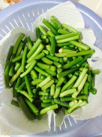 好吃的辣炒蒜薹做法图解3)